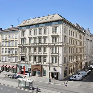 Living An Der Oper **** Vídeň